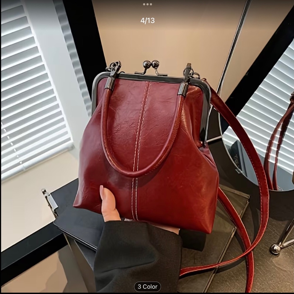 Chic Red Crossbody Bag - Picture 2 of 3
